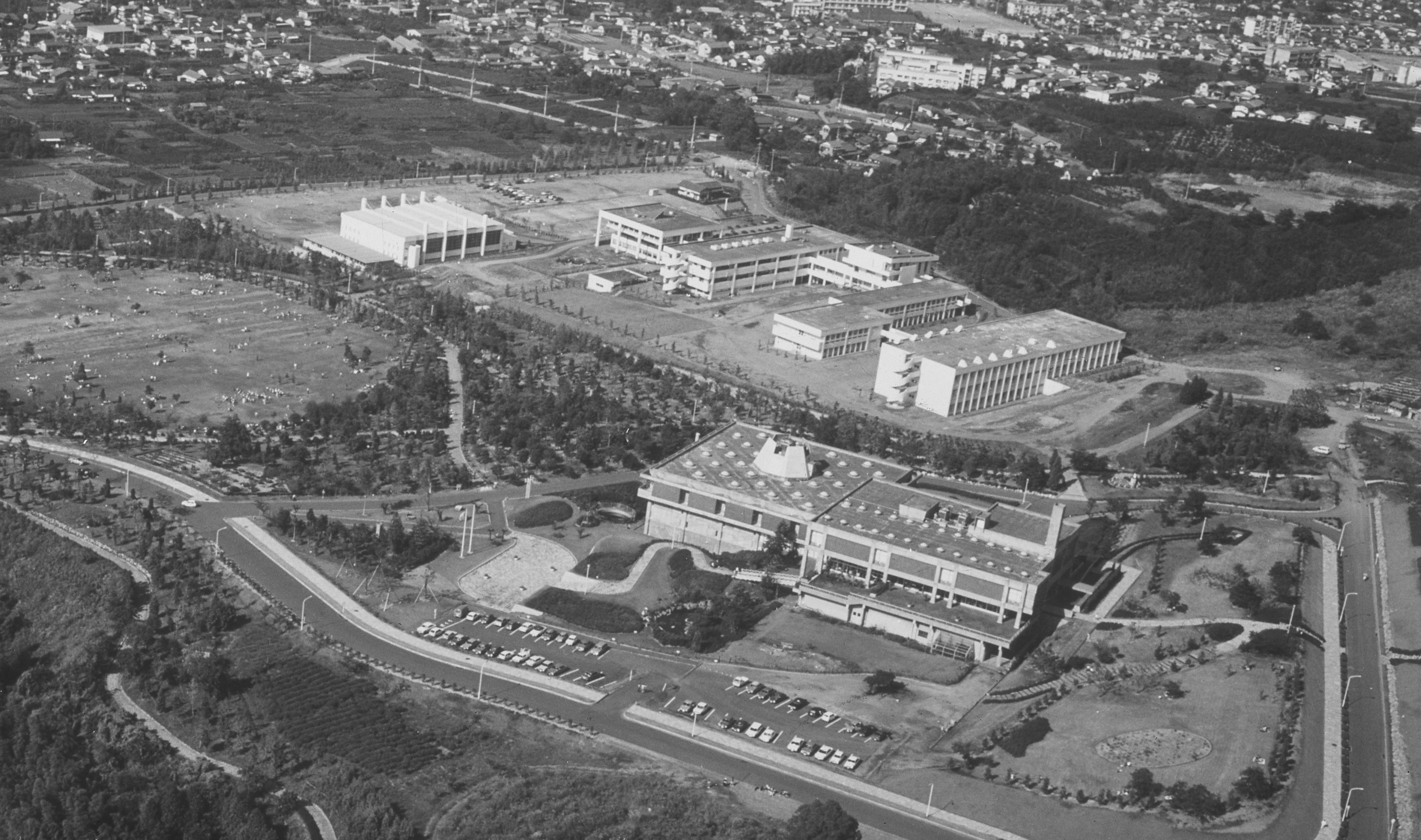 開館当時の県立中央図書館空中写真